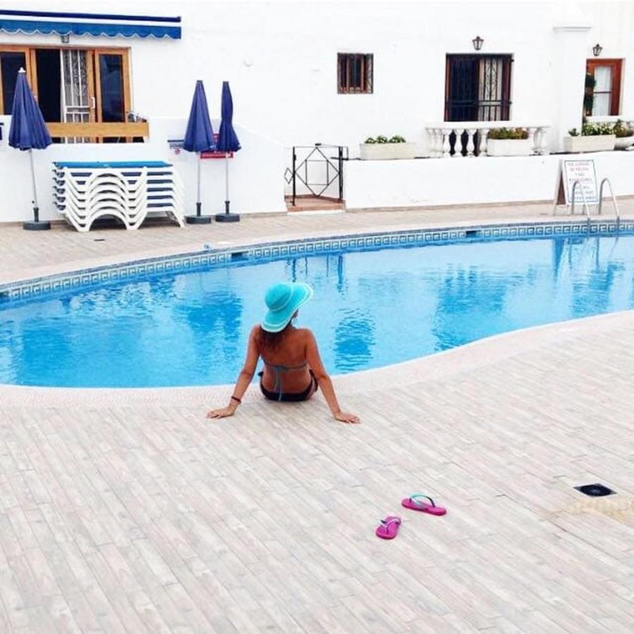 Apartment with Pool View