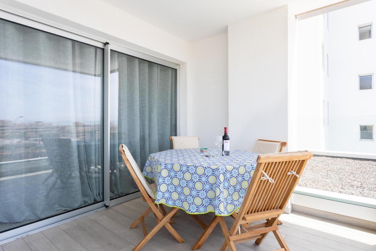 Two-Bedroom Apartment Sea View