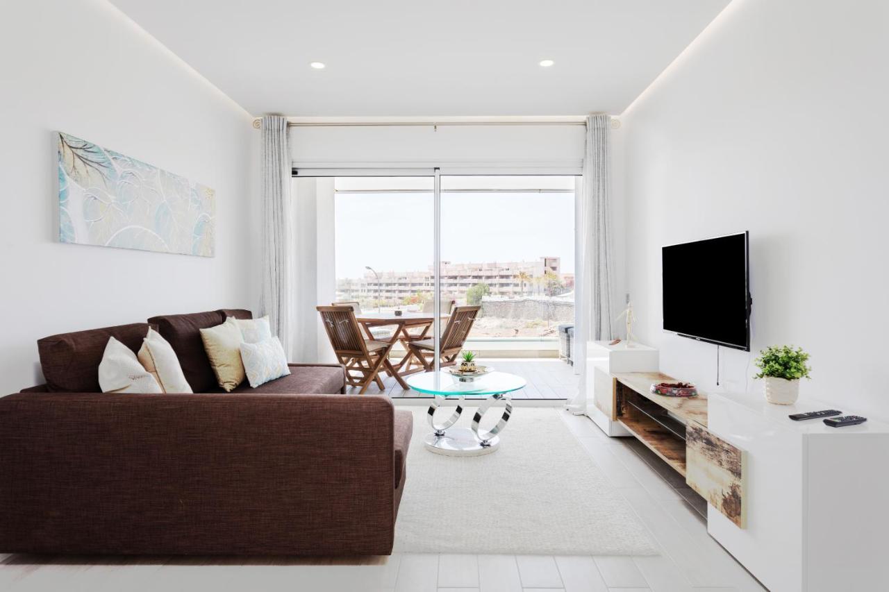 Two-Bedroom Apartment Sea View
