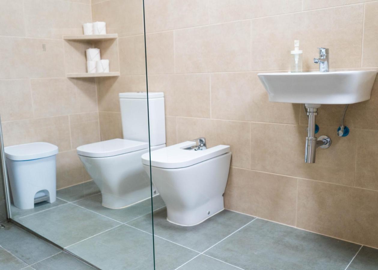Single Room Shared Shower Toilet