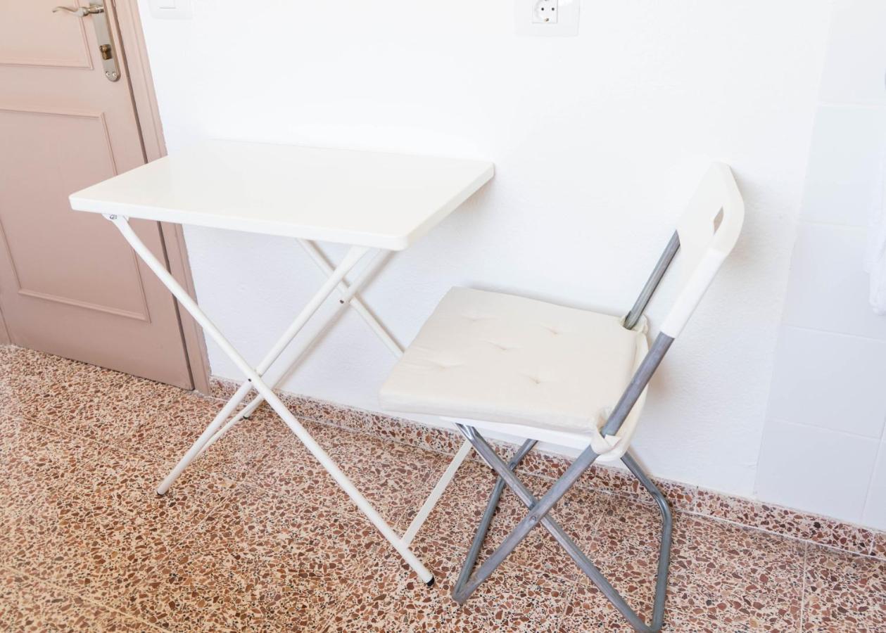 Single Room Shared Shower Toilet