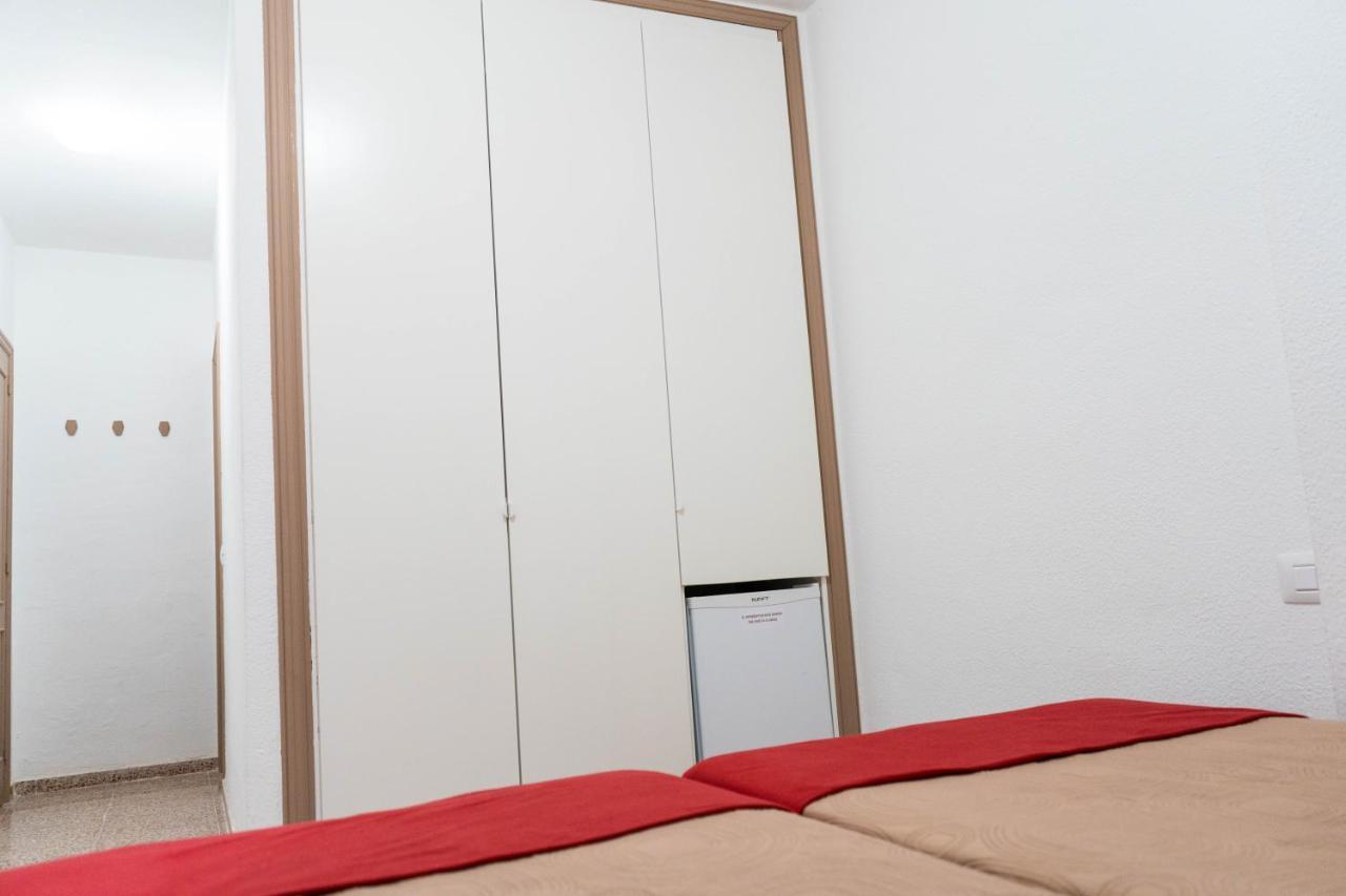 Double Room Bathroom 2 beds