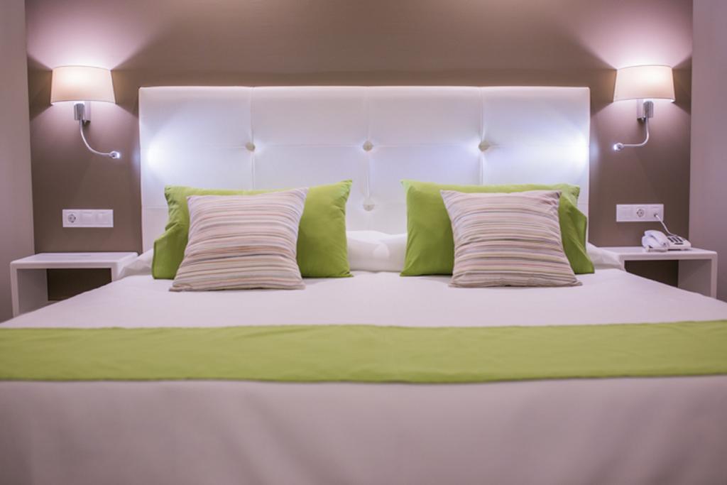 Studio with Kitchen,1605371520:JPEG