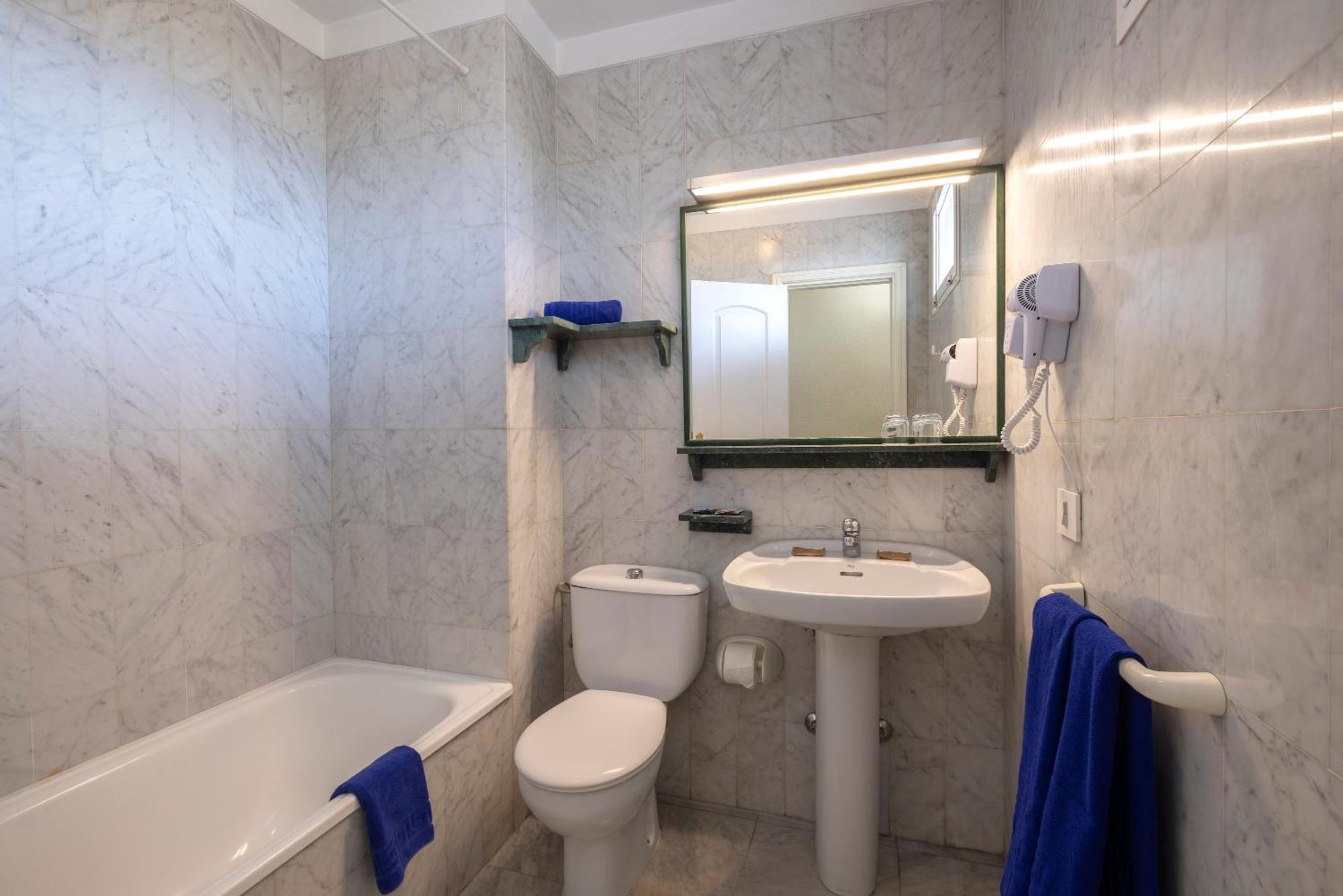 Studio Pool View