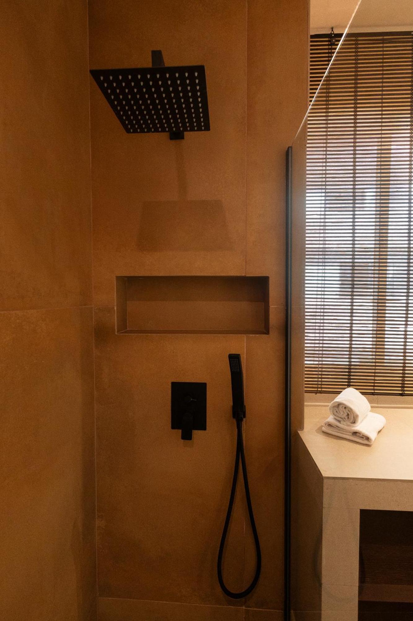 One-Bedroom Deluxe Apartment