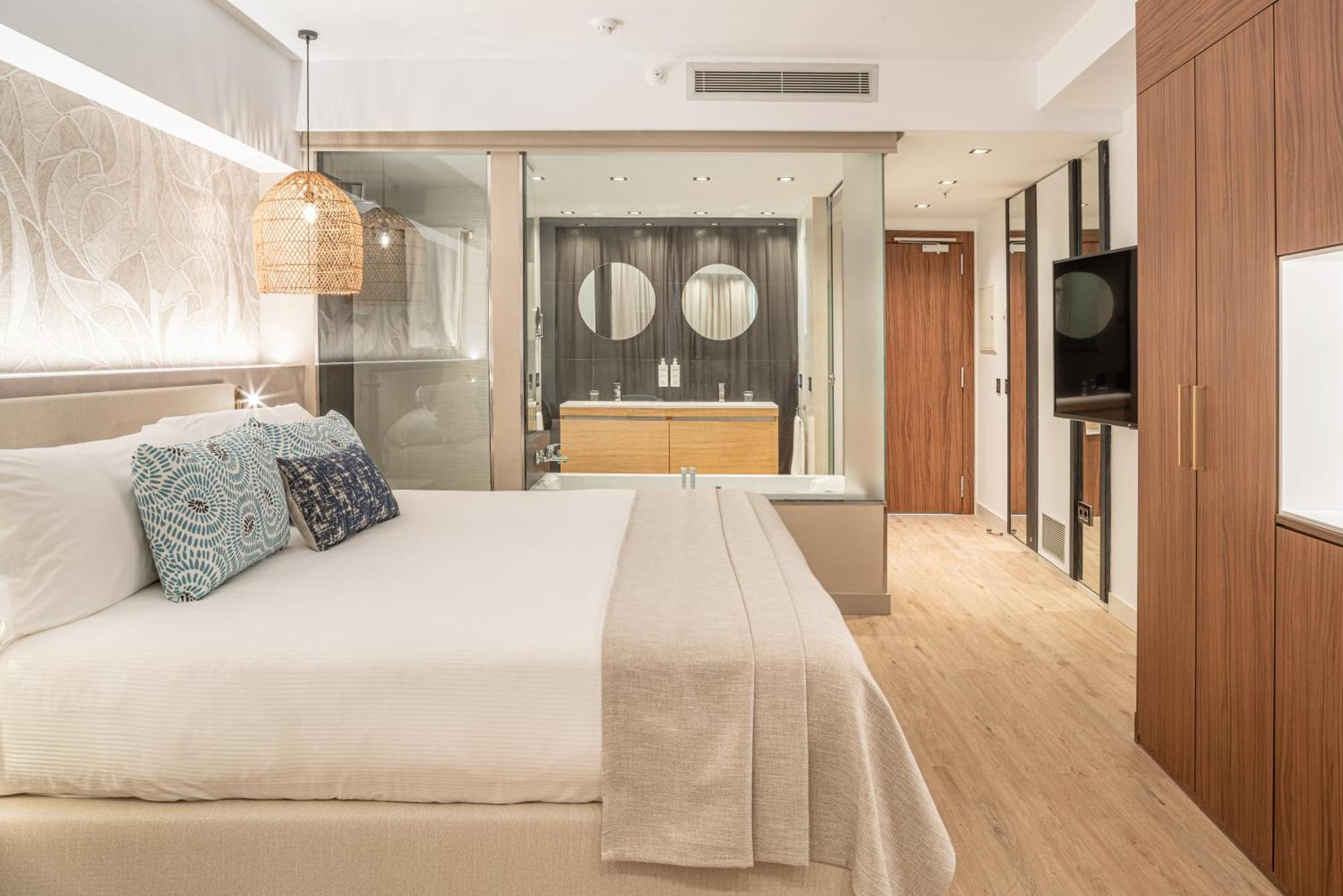 Superior Single Room with Sea View and Private Pool