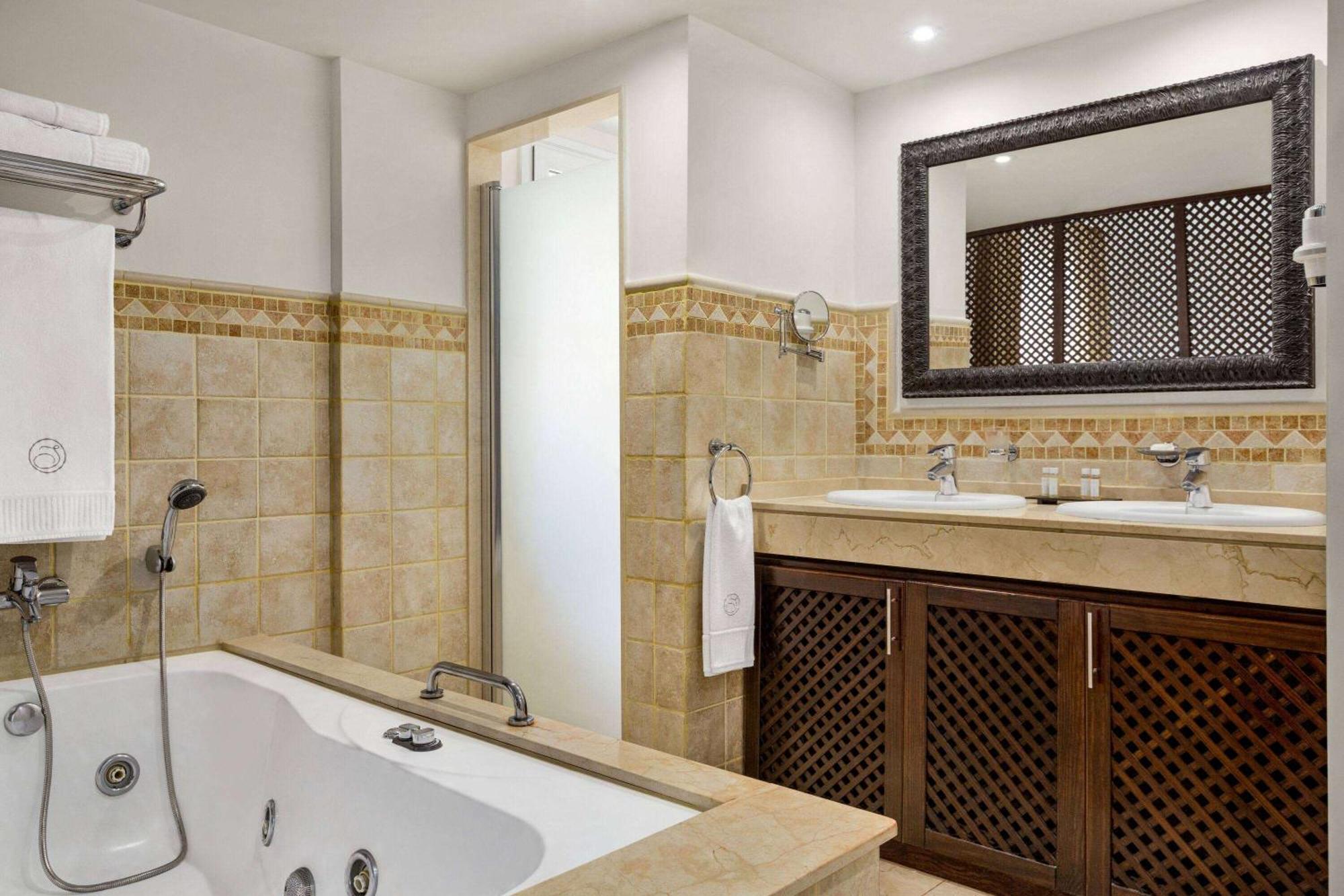 Superior One-Bedroom Apartment Hot Tub Ocean View,1631636006:JPEG
