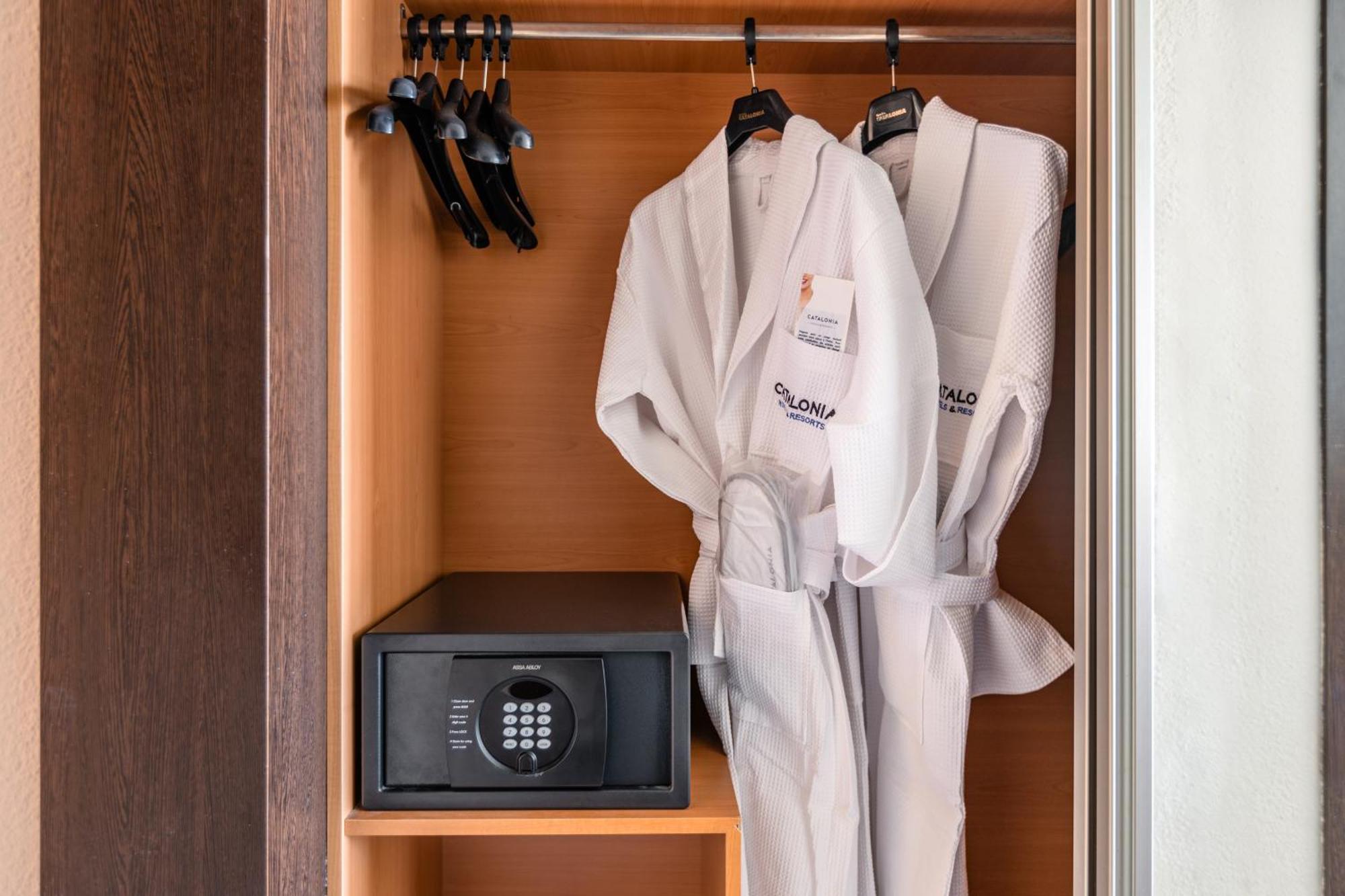 Premium Family Room,1604070634:JPEG