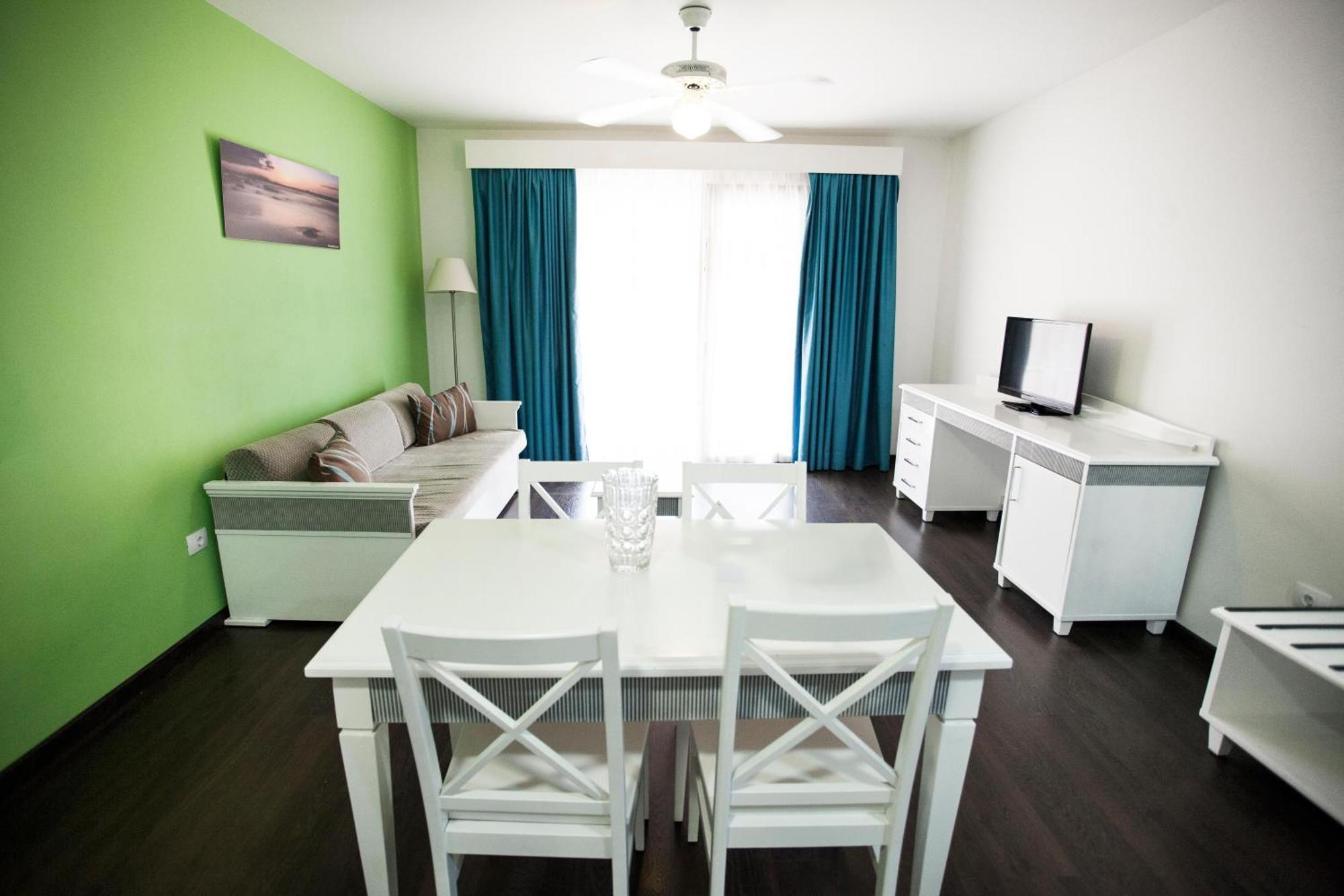 Superior One-Bedroom Apartment
