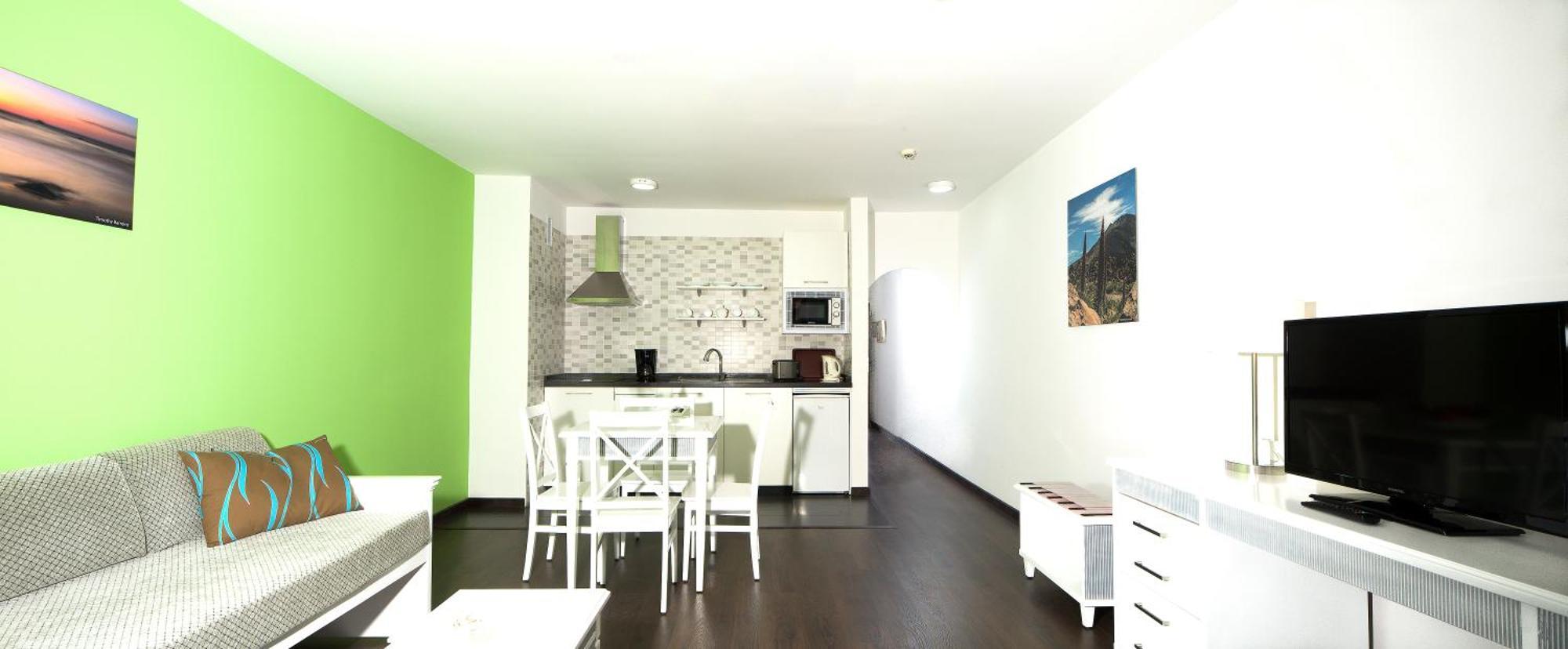 Superior One-Bedroom Apartment Pool View