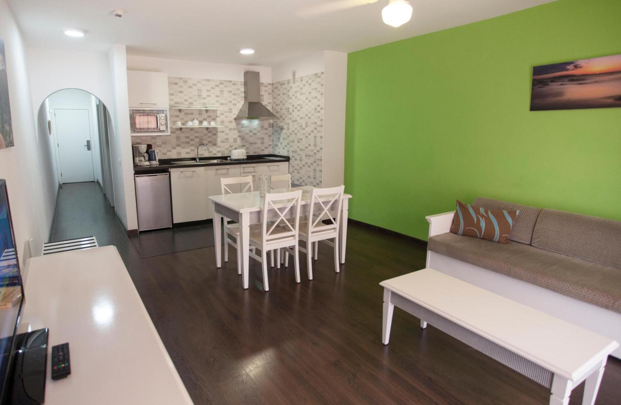 Superior One-Bedroom Apartment