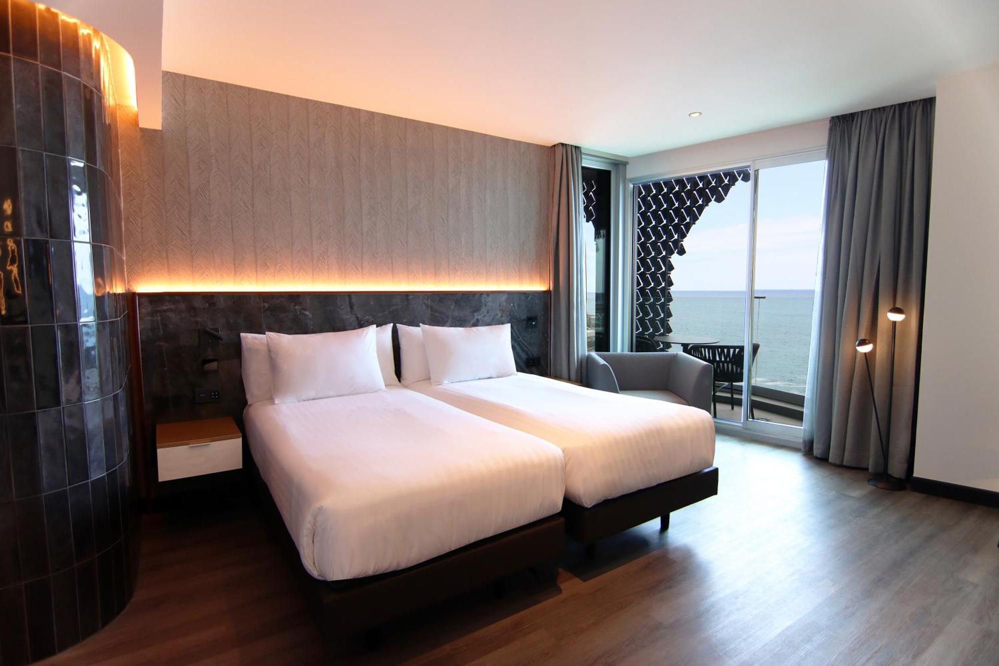 Deluxe Room with Sea View