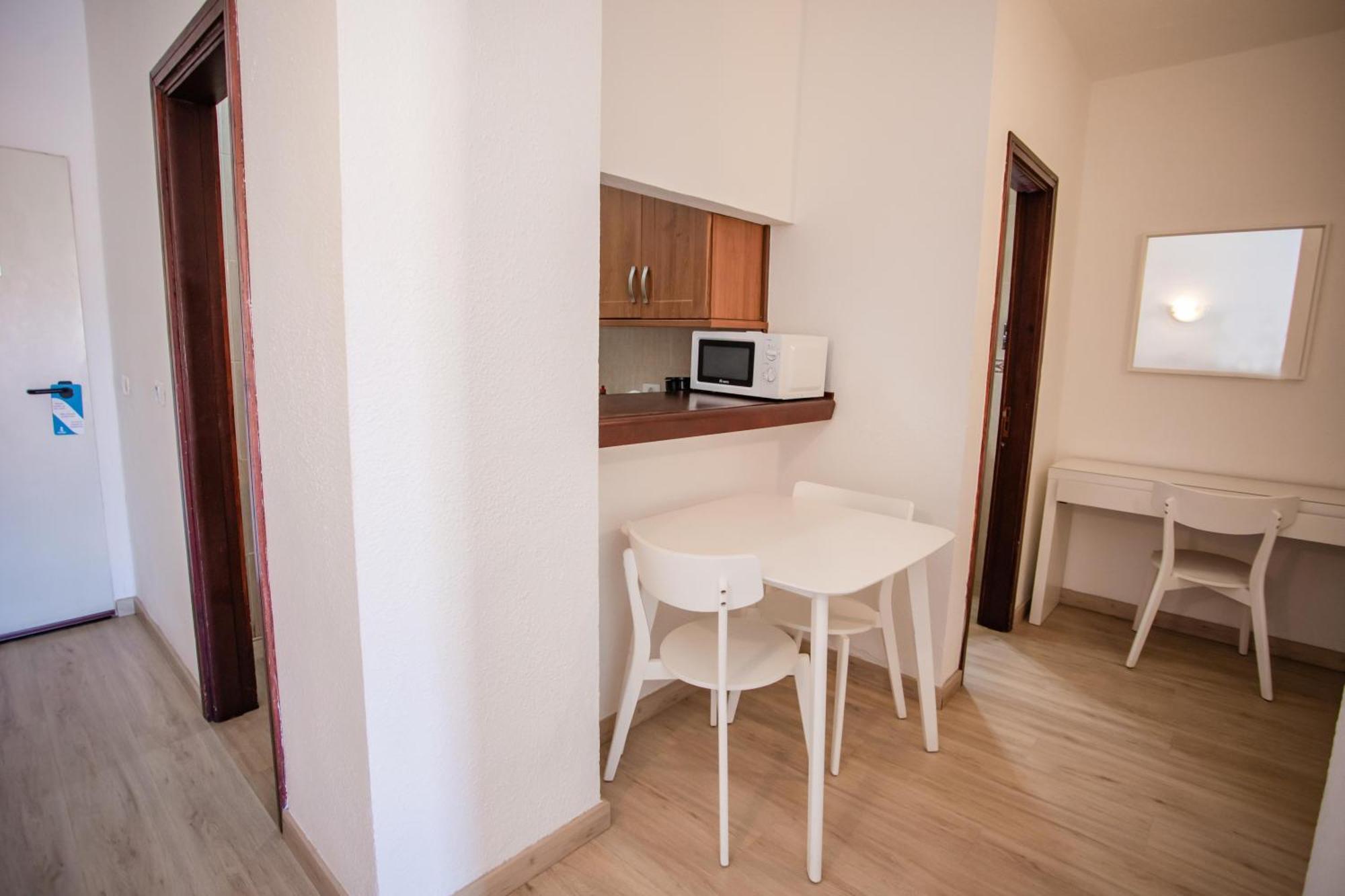 Studio with Pool View,1661108674:JPEG