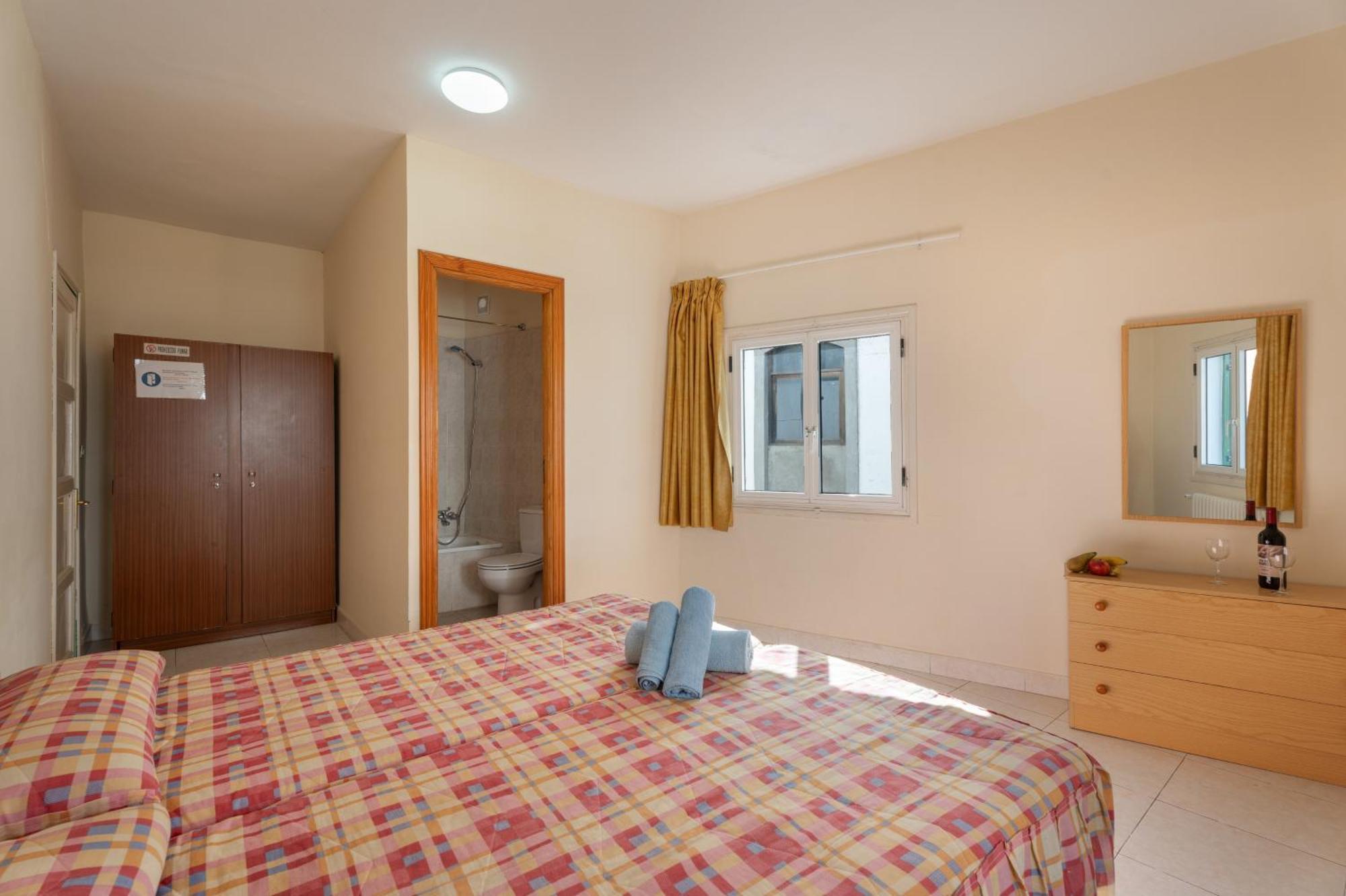 Deluxe Double Room Shower