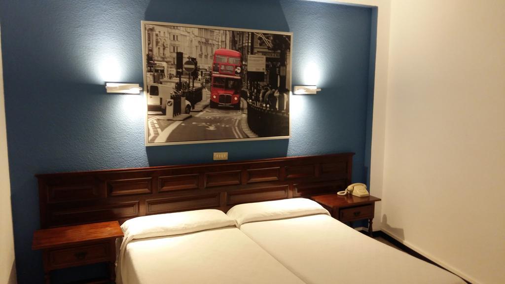 Single Room,370752160:JPEG