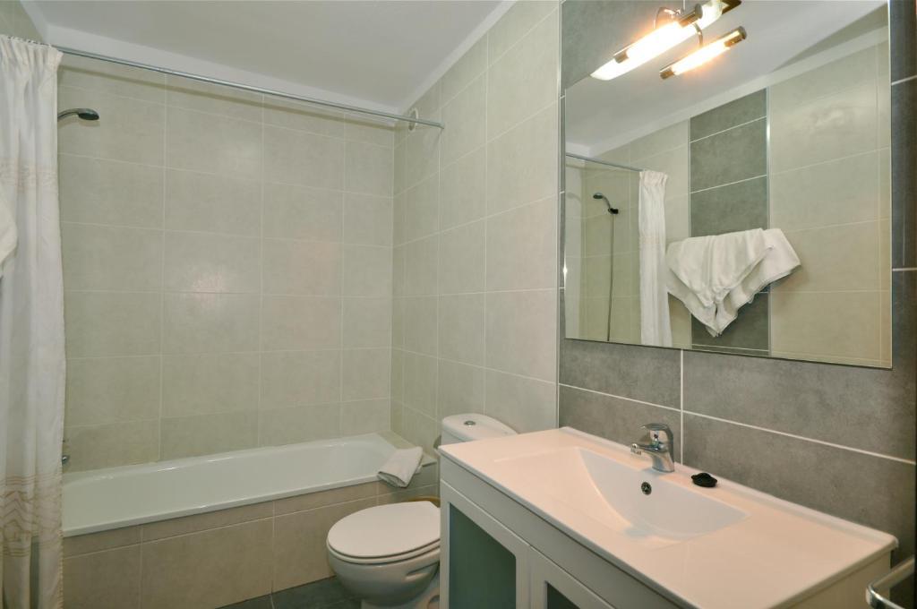 One-Bedroom Apartment,258046553:JPEG