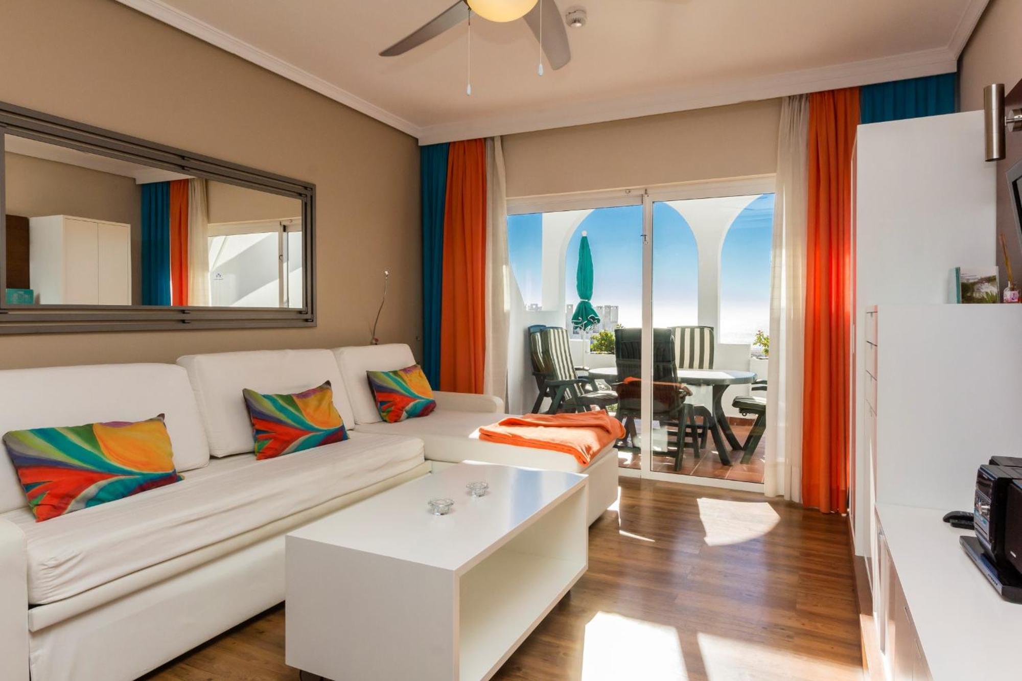 One Bedroom Apartment with Pool or Sea View