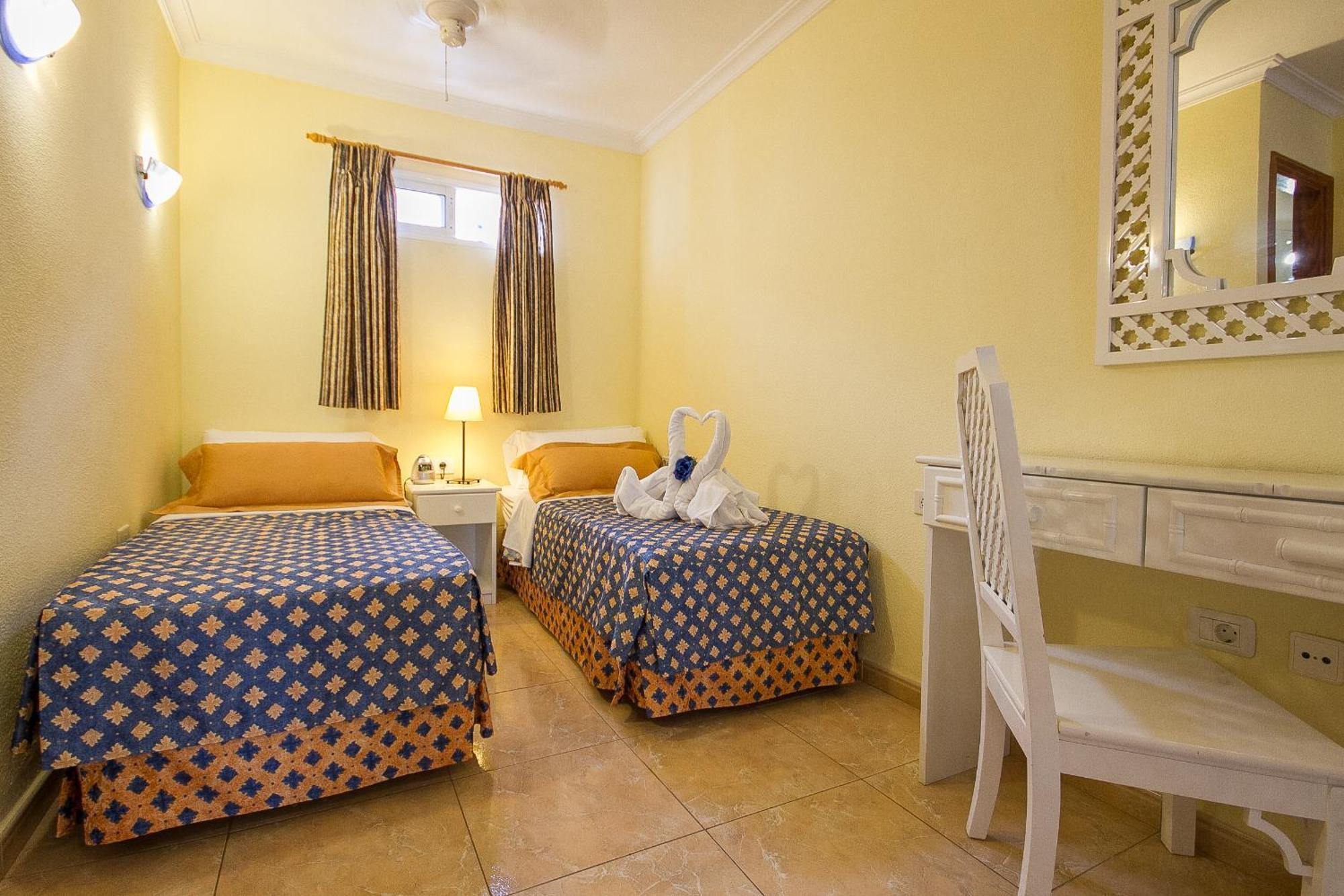 Studio (2 Adults),685909641:JPEG