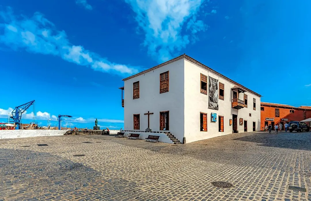 Home2Book Central Studio Near Playa Del Muelle-1