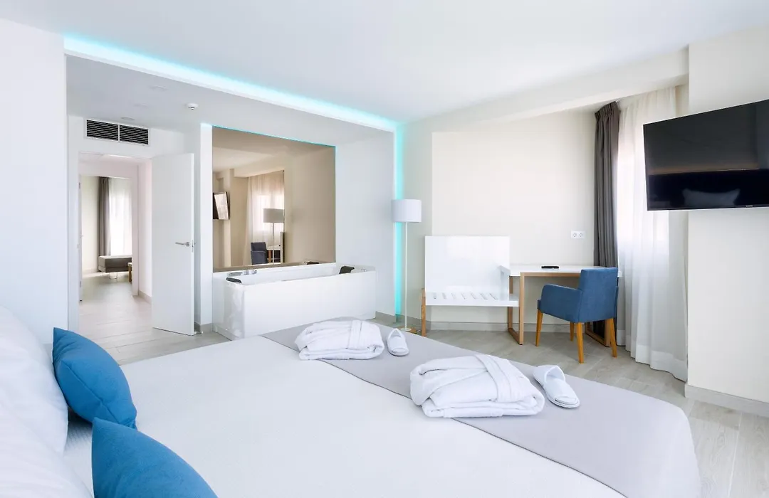 Playaolid Suites & Apartments-1