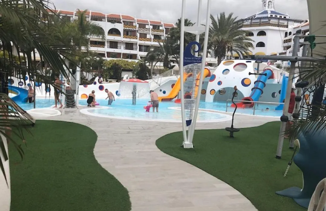 Wonderland With The Best Swimming Pool In Park S III-1