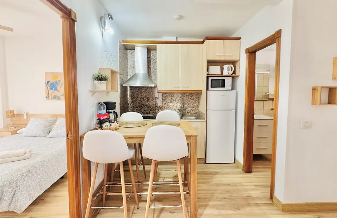 Apartamentos Ohana Los Cristianos Centro Y Playa-1