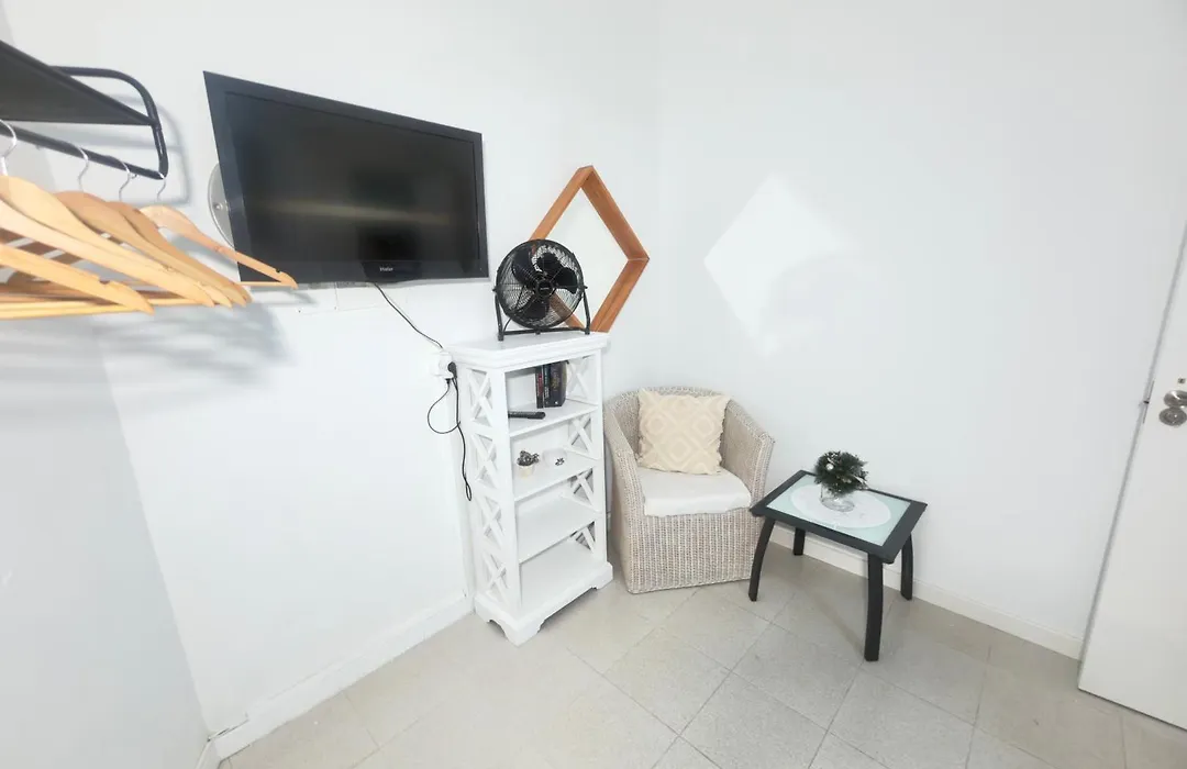 Habitaciones en Pisos compartidos cerca al Mar!-1