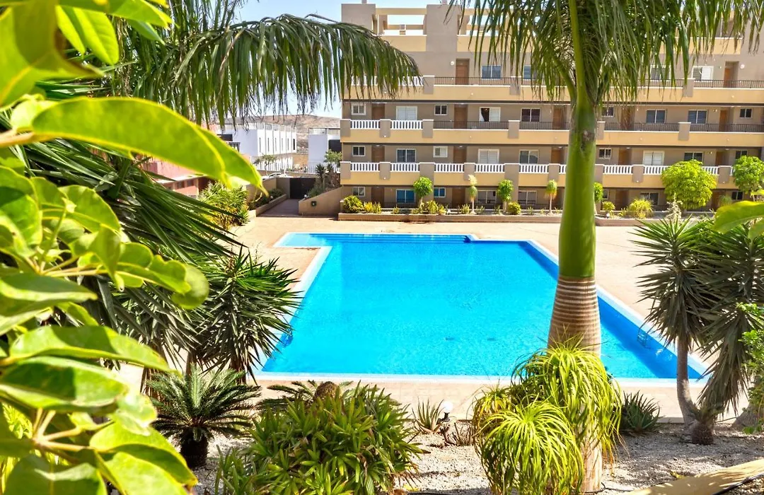 La Perla Beach Apt With Pool-1