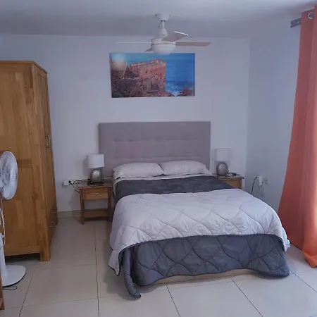 Estudio nuevo con baño, cocina y gran terraza-3