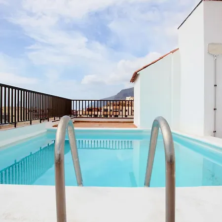 Los Angeles 3 Bed Apartment With Pool-2