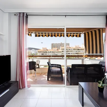 Black And White Apartment Free Wifi-2