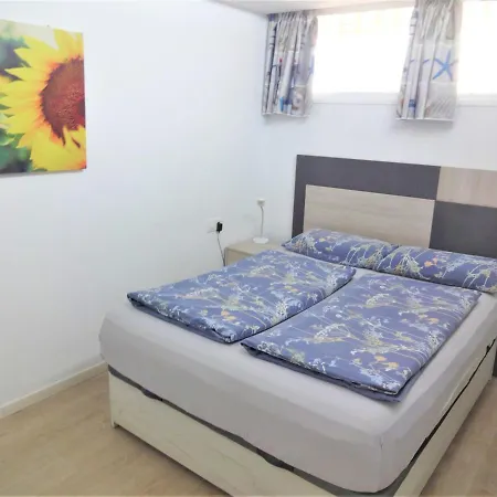 Spotless South Facing Apartment With Pool View And Wifi Heart Of Las Americas-2