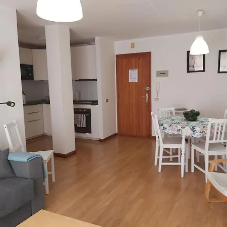 Apartamento Renovado, Frente A La Playa, Con Garaje-2