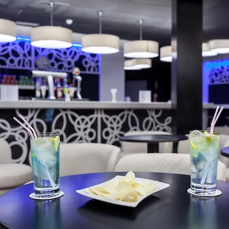 Playaolid Suites & Apartments-3