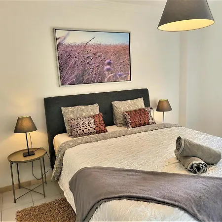2 Bedrooms Sea View Apartament 100 Meters From Ocean-2