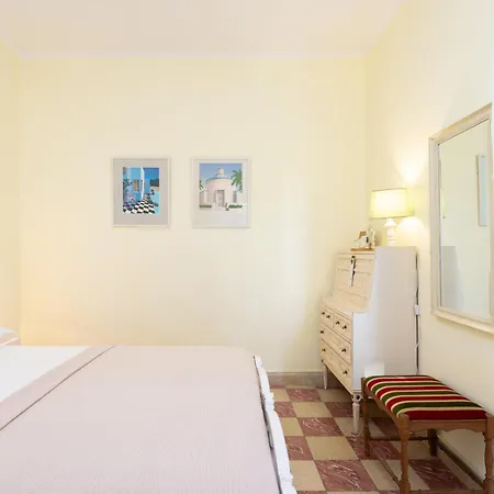 Casa Dona Carmela Guesthouse - Parking Included (Adults Only)-2