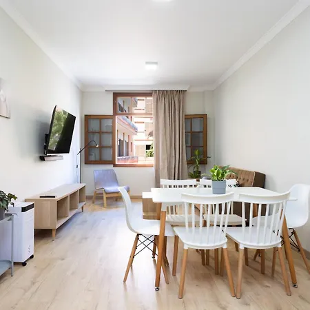 New Bright And Central Home With 2 Bedrooms-3