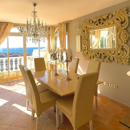 Villa - Sleeps 4 - Jacuzzi - Garden - Pet Friendly-3