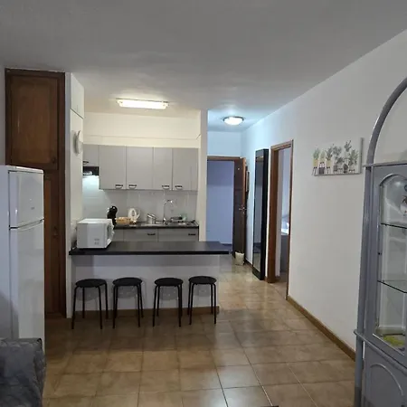 Los Cristianos Apartment, 1 Bedroom Wifi Free & Big Terrace-3