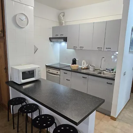 Los Cristianos Apartment, 1 Bedroom Wifi Free & Big Terrace-2