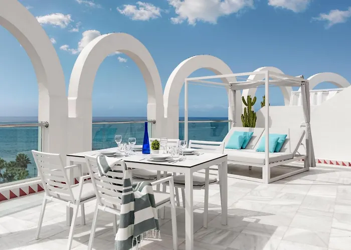 Tower Suites By Upper Luxury Housing - Parque Santiago Playa de las Americas  che accetta animali