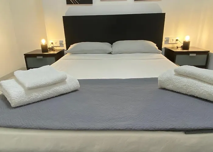 COMFORT ROOM AIRE CONDITIONER in APARTMENT SHARED in playa las vistas Los Cristianos Habitaciones, Stanza Arona 