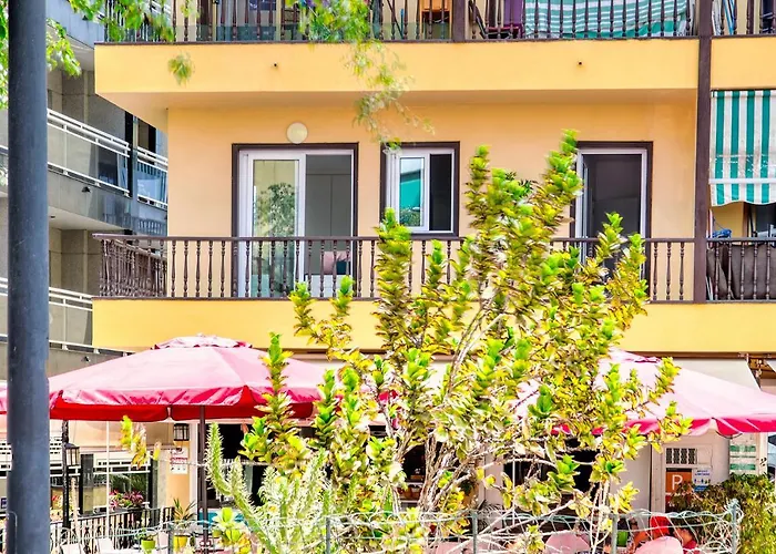 Cozy Main Square And Beachfront 3-Bedrooms Apartment Los Cristianos  che accetta animali