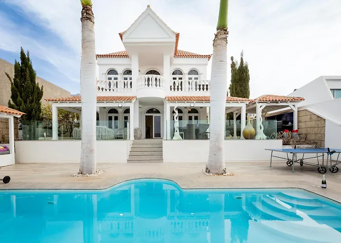 Huisdiervriedelijke Villa Ocean Palm, Heated Pool! Costa Adeje 
