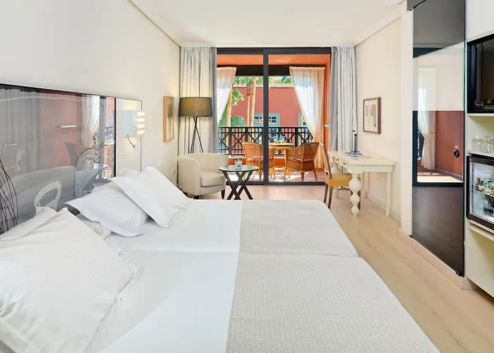 Costa Adeje (Tenerife) hotels near Magma Art and Congress Centre