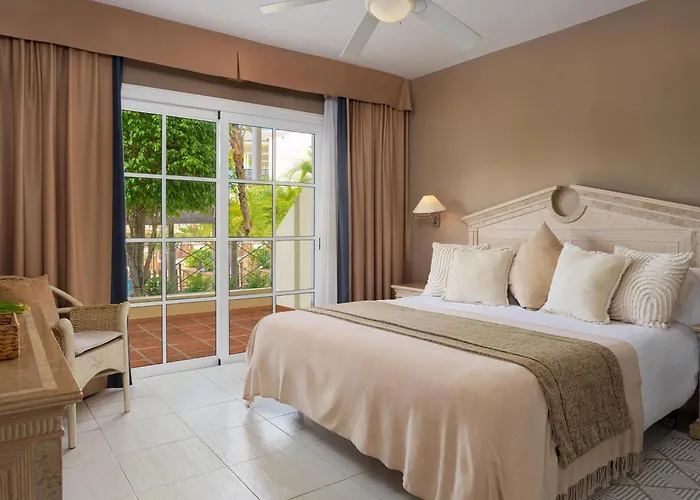 Playa de las Americas (Tenerife) hotels near Siam Mall