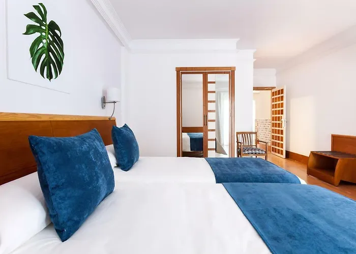 Hotéis perto de Plaça Triangular