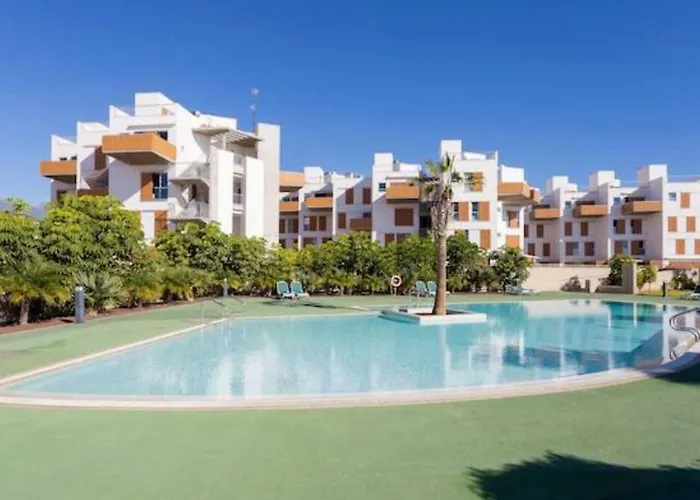 Haustierfreundliches Sea View Apartment In El Medano With Pool & Private Parking Space