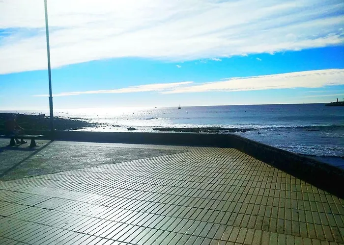 2 Bedrooms Sea View Apartament 100 Meters From Ocean Los Cristianos  acceptant les animaux